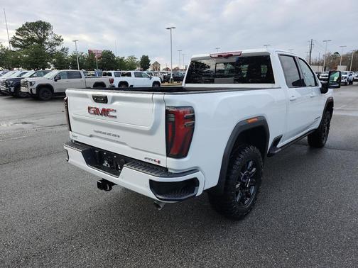 2025 GMC Sierra 2500 AT4