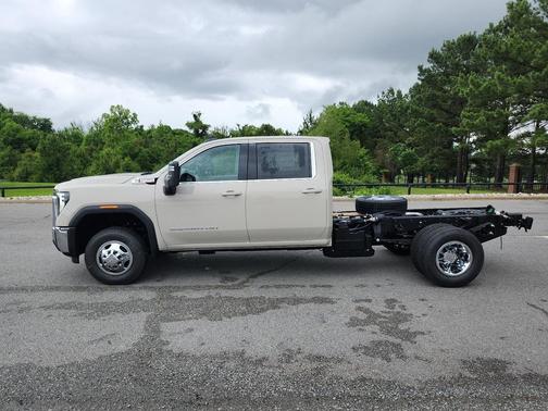 Coastal Dune 2026 GMC Sierra 3500 SLE
