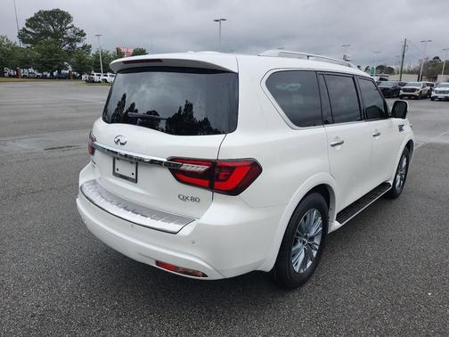 2022 INFINITI QX80 Luxe