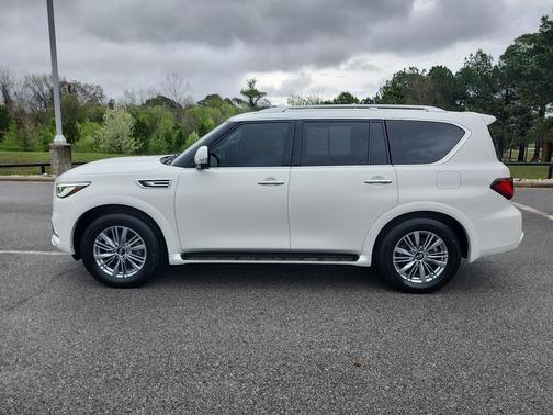 2022 INFINITI QX80 Luxe