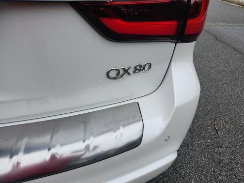 2022 INFINITI QX80 Luxe