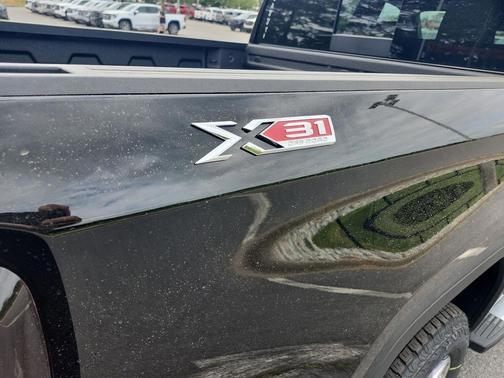 Onyx Black 2026 GMC Sierra 1500 SLT