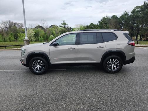 2026 GMC Acadia AT4 AWD