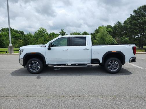 Glacier White Tricoat 2026 GMC Sierra 2500 SLT