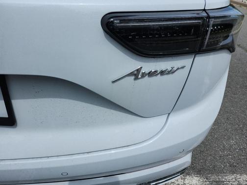 Iridescent White Tricoat 2026 Buick Envision Avenir AWD