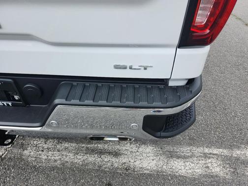 Summit White 2025 GMC Sierra 1500 SLT
