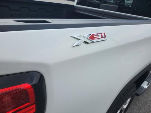 Summit White 2025 GMC Sierra 1500 SLT
