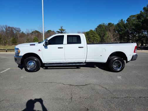 2024 RAM 3500 Tradesman Crew Cab 4x4 8' Box