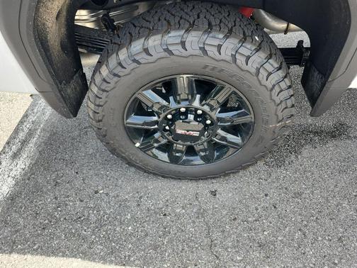 Summit White 2026 GMC Sierra 2500 AT4