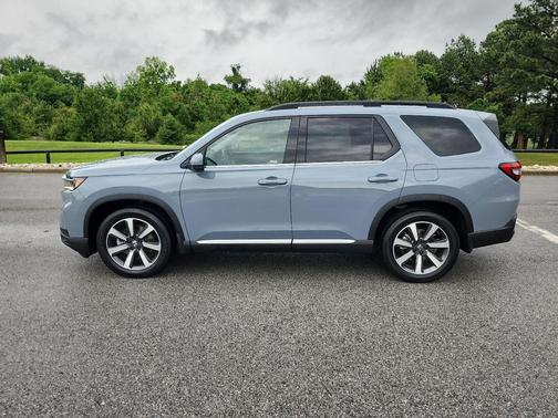 Sonic Gray Pearl 2023 Honda Pilot AWD Elite