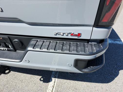 2025 GMC Sierra 2500 AT4