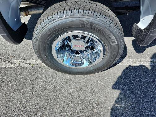 Summit White 2026 GMC Sierra 3500 SLE