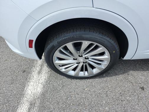 Iridescent White Tricoat 2026 Buick Envision Avenir AWD