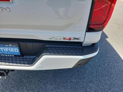 2025 GMC Canyon Base