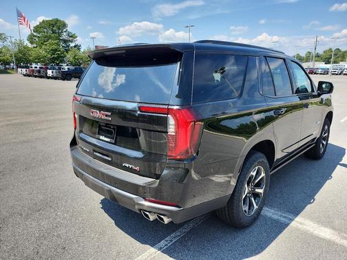 2025 GMC Yukon 4WD AT4