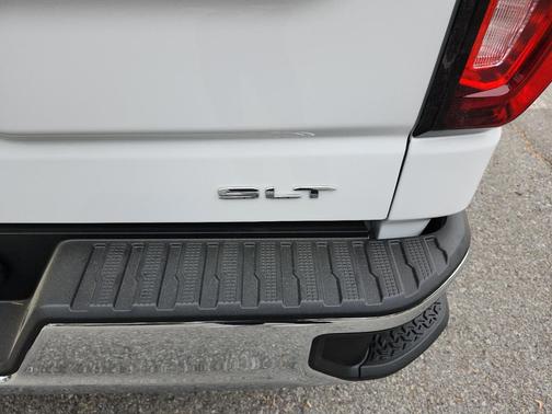 Summit White 2026 GMC Sierra 1500 SLT