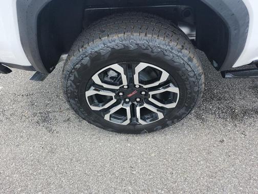 2025 GMC Canyon AT4
