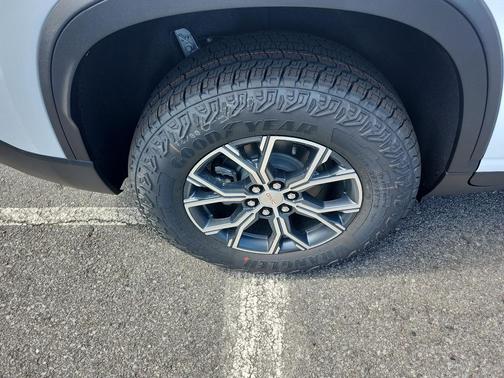 2026 GMC Acadia AWD AT4