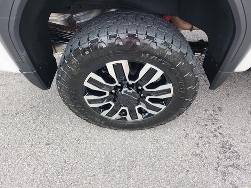 White Frost Tricoat 2025 GMC Sierra 2500 Denali Ultimate