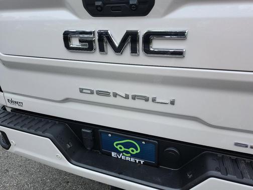 White Frost Tricoat 2025 GMC Sierra 2500 Denali Ultimate