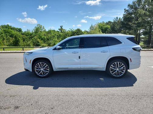 Iridescent White Tricoat 2026 Buick Enclave Avenir FWD
