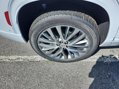 Iridescent White Tricoat 2026 Buick Enclave Avenir FWD