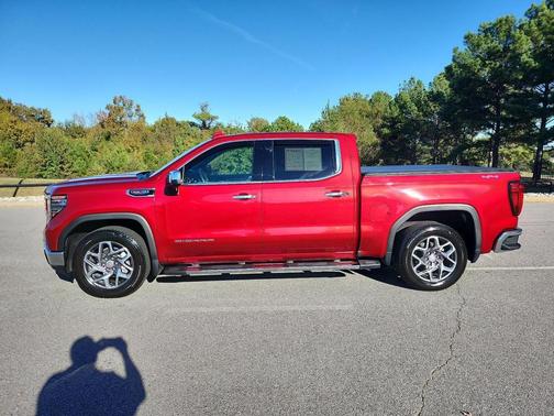 2024 GMC Sierra 1500 SLT