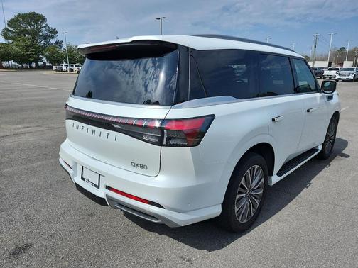 2025 INFINITI QX80 Luxe
