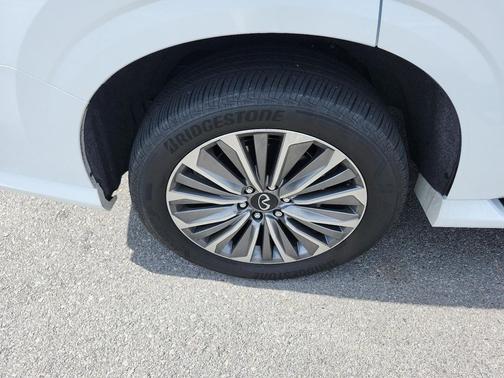 2025 INFINITI QX80 Luxe