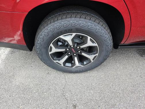 2026 GMC Yukon 4WD AT4