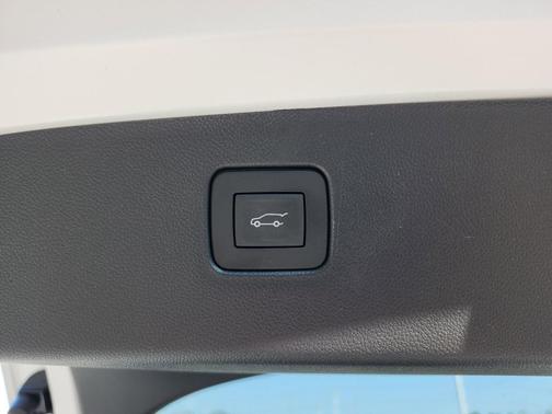 White Frost Tricoat 2026 Buick Envista Avenir FWD