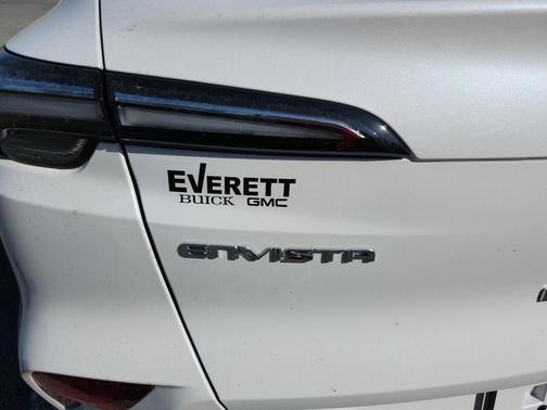 White Frost Tricoat 2026 Buick Envista Avenir FWD