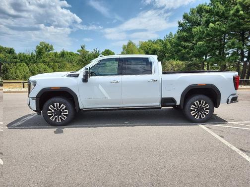 Glacier White Tricoat 2026 GMC Sierra 2500 Denali Ultimate