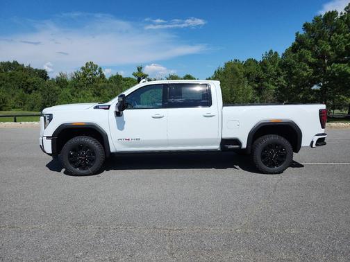 2025 GMC Sierra 2500 AT4