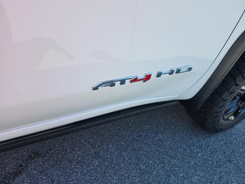 2025 GMC Sierra 2500 AT4