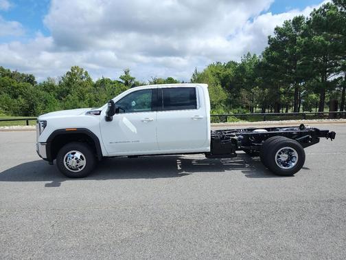 2026 GMC Sierra 3500 SLE