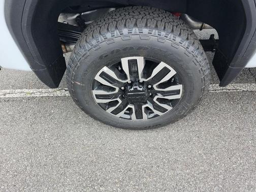 Glacier White Tricoat 2026 GMC Sierra 2500 Denali Ultimate