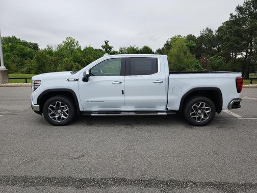 Glacier White Tricoat 2026 GMC Sierra 1500 SLT