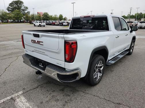 Glacier White Tricoat 2026 GMC Sierra 1500 SLT