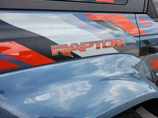 Azure Gray Metallic Tri-Coat 2024 Ford Bronco Raptor