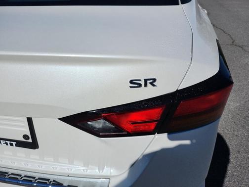 2021 Nissan Altima SR FWD