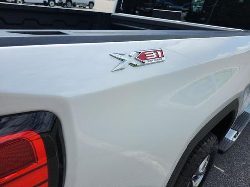 White Frost Tricoat 2024 GMC Sierra 1500 SLT