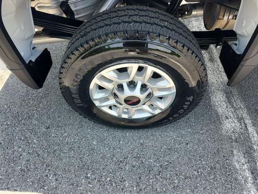 Summit White 2025 GMC Sierra 2500 Pro