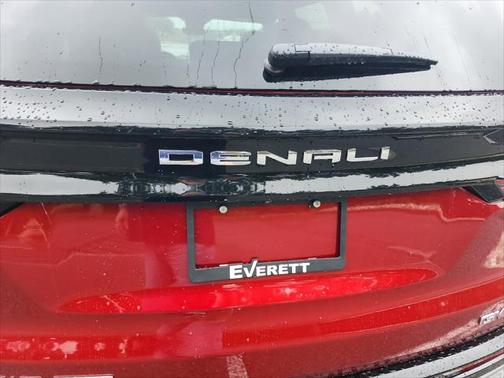 2025 GMC Acadia Denali