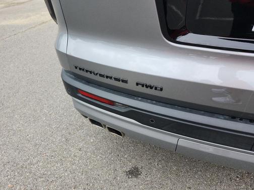 Sterling Gray Metallic 2024 Chevrolet Traverse AWD Z71