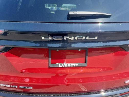 2025 GMC Acadia Denali