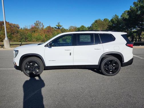 2026 GMC Acadia Elevation FWD