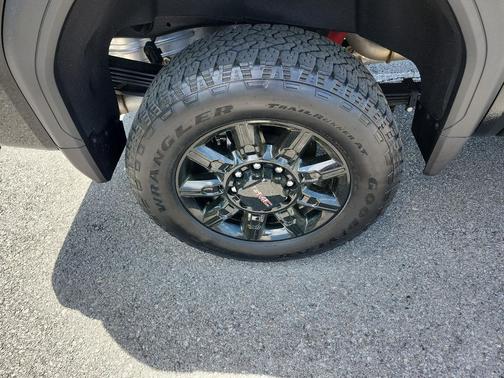 Onyx Black 2025 GMC Sierra 2500 AT4