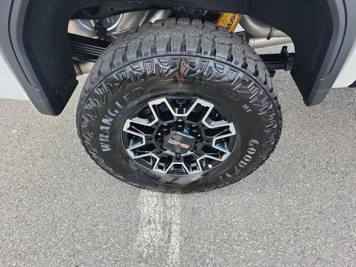 2025 GMC Sierra 2500 AT4