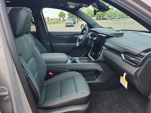 2026 GMC Acadia AWD AT4